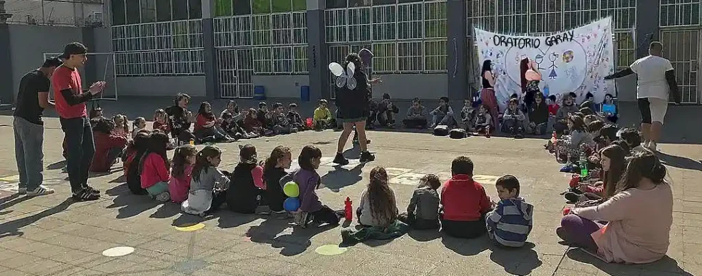 Oratorianos en el patio del colegio. Oratorio de Garay Colegio Maria Auxiliadora Boedo, Buenos Aires